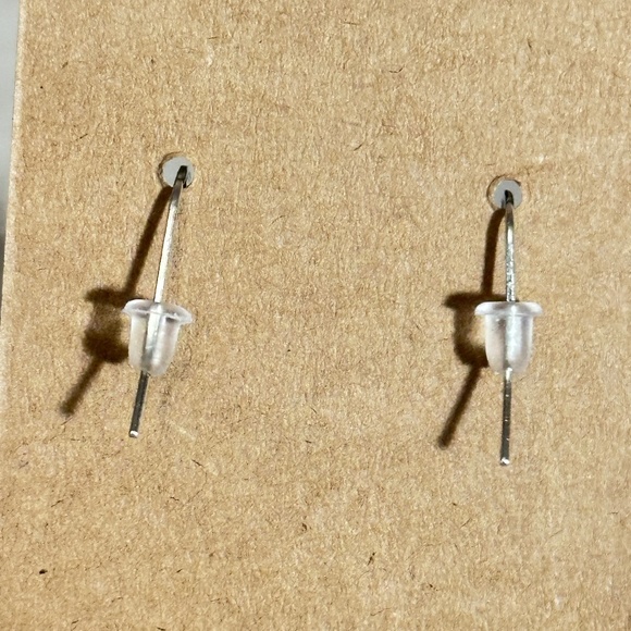 2/$20 Silver tone water droplet 1/2 filigree & 1/2 pebbled hook earrings NWOT - Picture 10 of 11